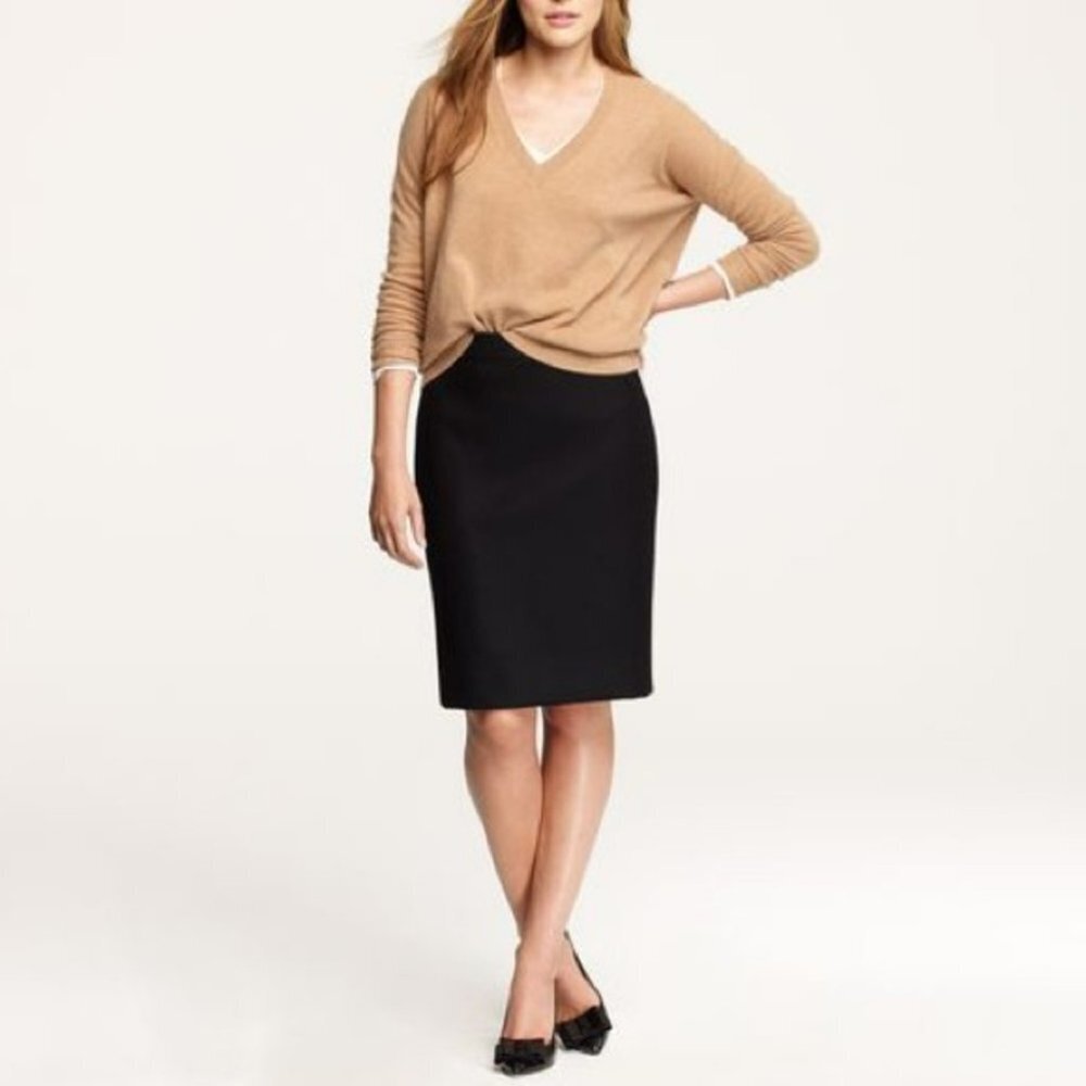 Max Mara Black Wool Knee Length Skirt back slit  size 12